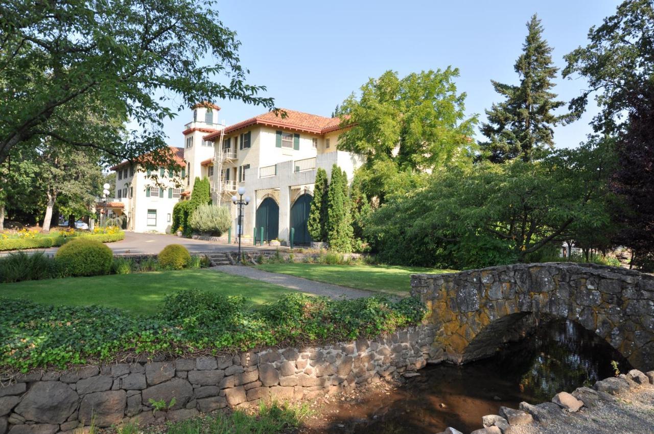 Columbia Gorge Hotel & Spa Hood River Exterior photo